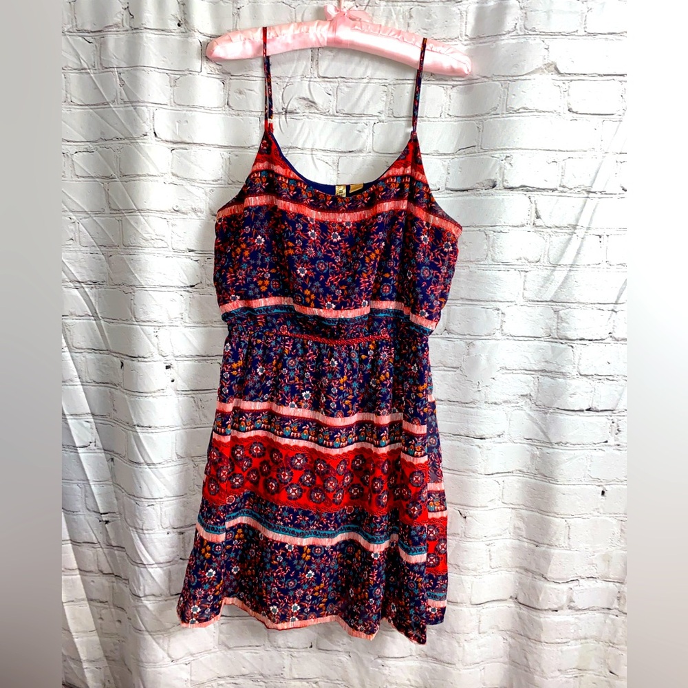 Flattering, Lovely Patterned Dress. Size L